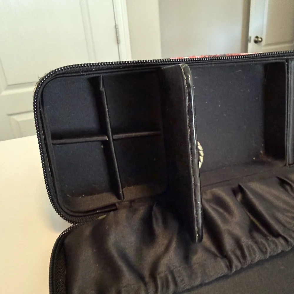 Brighton Floral Heart jewelry travel case in Black, Cream & Pink - Picture 8 of 9